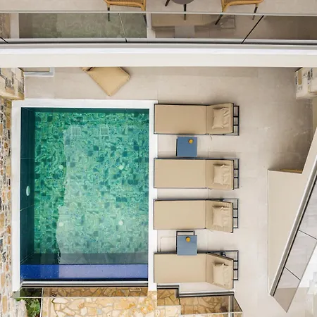 Vila Nicole - Private Pool & Rooftop Jacuzzi Hersonissos (Crete)