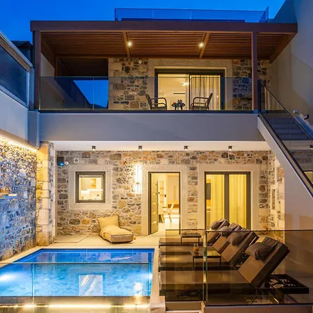 Nicole - Private Pool & Rooftop Jacuzzi Vila