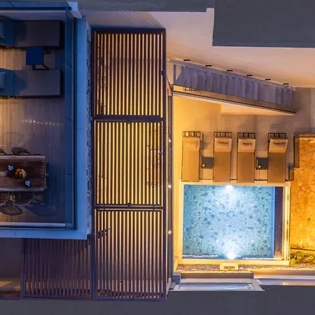 Vila Nicole - Private Pool & Rooftop Jacuzzi