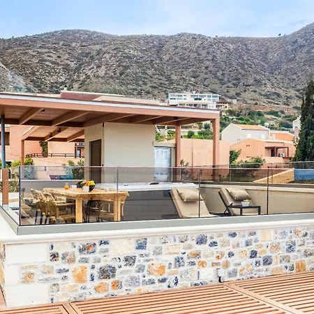 Nicole - Private Pool & Rooftop Jacuzzi 赫索尼索斯