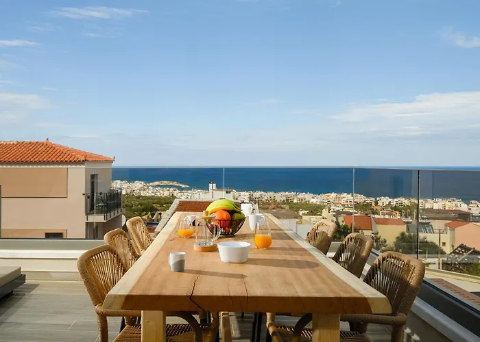 Nicole - Private Pool & Rooftop Jacuzzi *