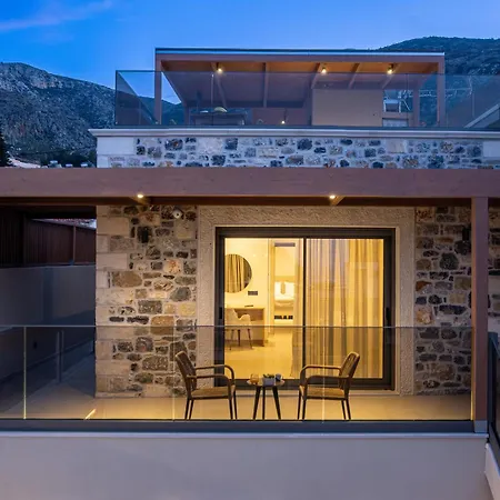 Nicole - Private Pool & Rooftop Jacuzzi Villa *