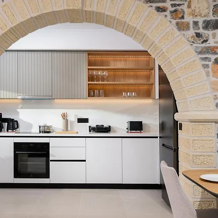 Nicole - Private Pool & Rooftop Jacuzzi Villa *