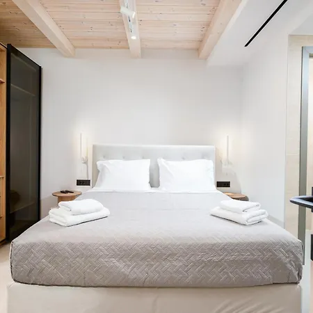 Villa Nicole - Private Pool & Rooftop Jacuzzi