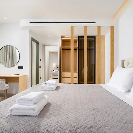 Villa Nicole - Private Pool & Rooftop Jacuzzi Hersonissos (Crete)