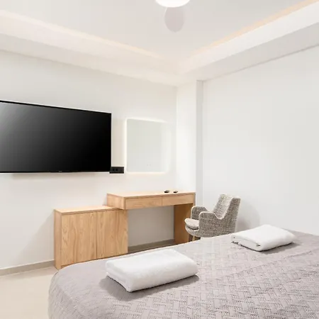 Nicole - Private Pool & Rooftop Jacuzzi * Hersónissos