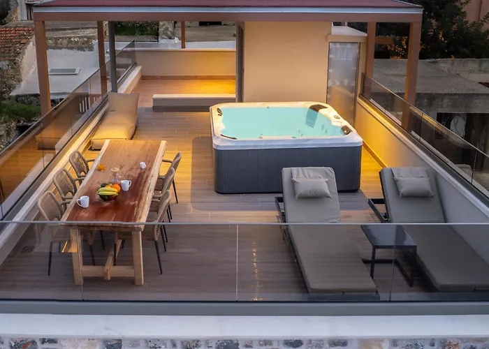 Villa Nicole - Private Pool & Rooftop Jacuzzi