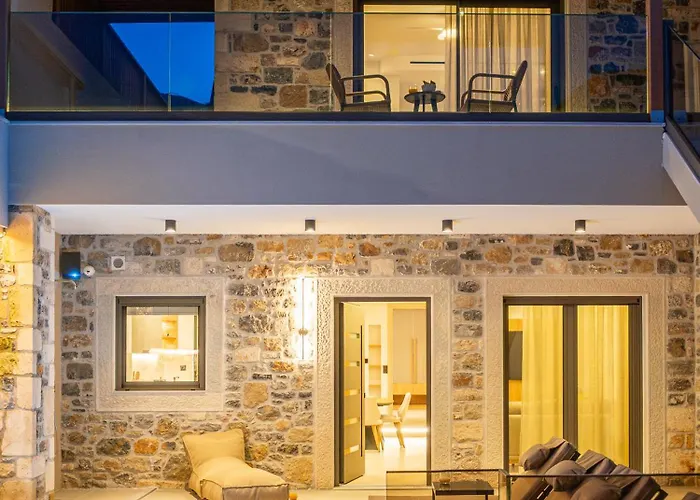 Nicole - Private Pool & Rooftop Jacuzzi Villa