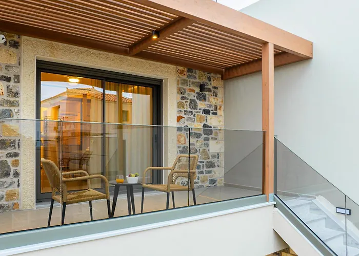 Nicole - Private Pool & Rooftop Jacuzzi *