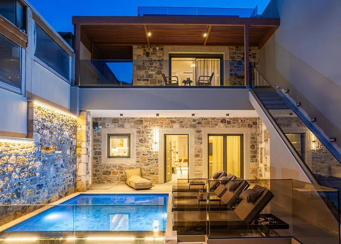 Nicole - Private Pool & Rooftop Jacuzzi Villa