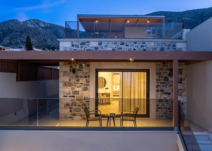 Nicole - Private Pool & Rooftop Jacuzzi Villa *