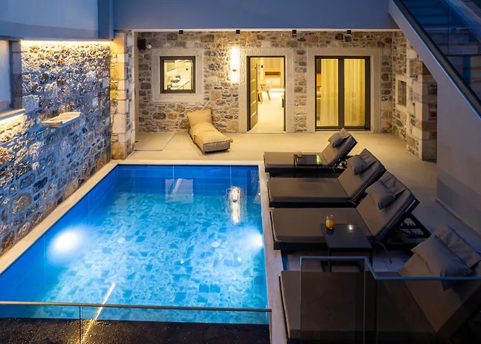 Villa Nicole - Private Pool & Rooftop Jacuzzi *