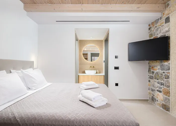 Nicole - Private Pool & Rooftop Jacuzzi * Chersonissos