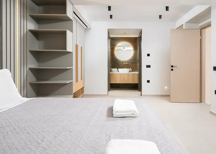 Nicole - Private Pool & Rooftop Jacuzzi Villa