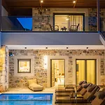 Nicole - Private Pool & Rooftop Jacuzzi Villa