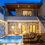 Nicole - Private Pool & Rooftop Jacuzzi Villa